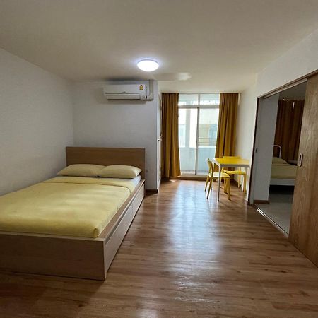 Dao Jaras Fah Hometel ดาวจรัสฟ้าโฮมเทล Бангкок Екстер'єр фото